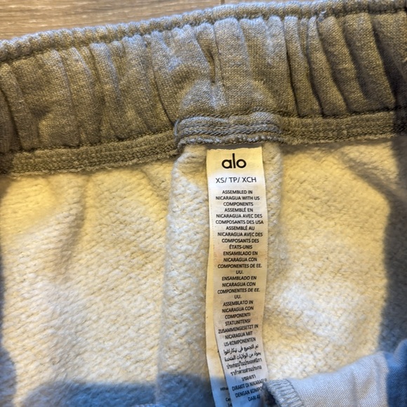 Alo Yoga Accolade straight leg sweatpants in athletic heather grey - Picture 5 of 6